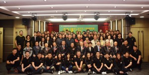 5.嘉賓與全體行政人員合影